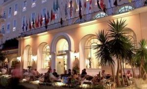 CAPRI: CON L’ALZABANDIERA ALL’HOTEL QUISISANA PARTE LA NUOVA STAGIONE TURISTICA