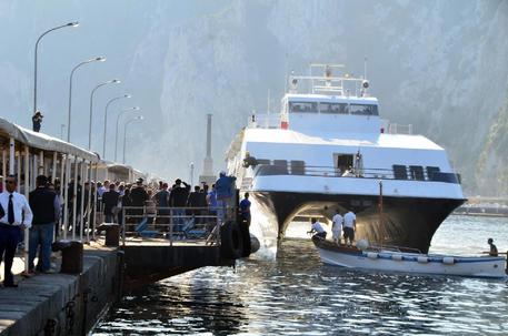 Incidente in porto a Capri, donna ferita.