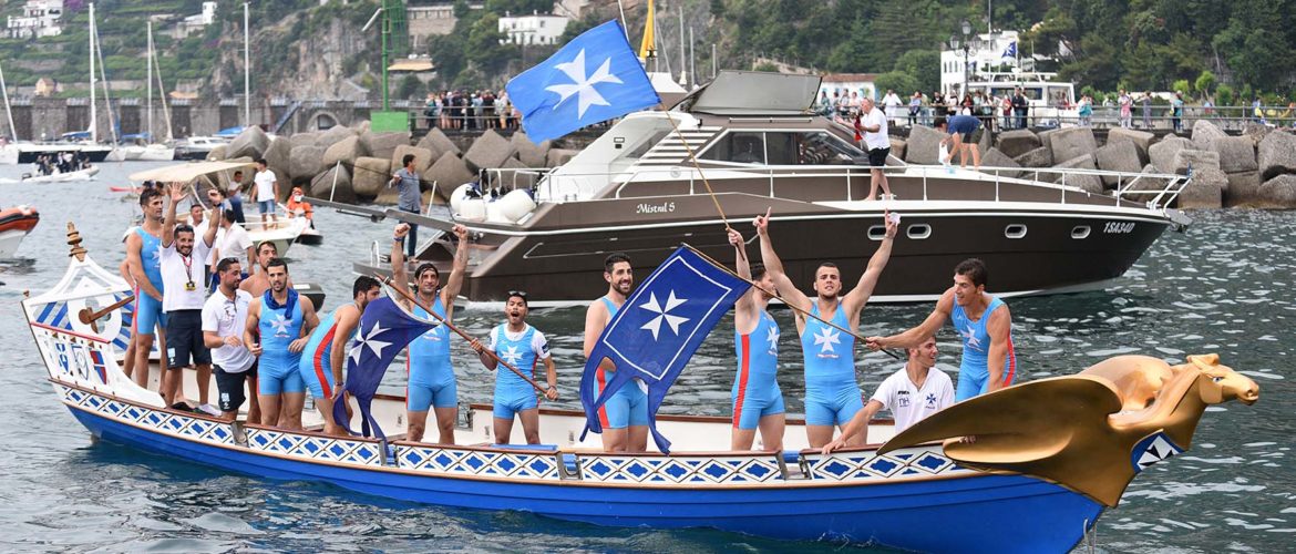GENOVA – Per un soffio, Amalfi vince la Regata delle Repubbliche marinare: Genova seconda al photofinish