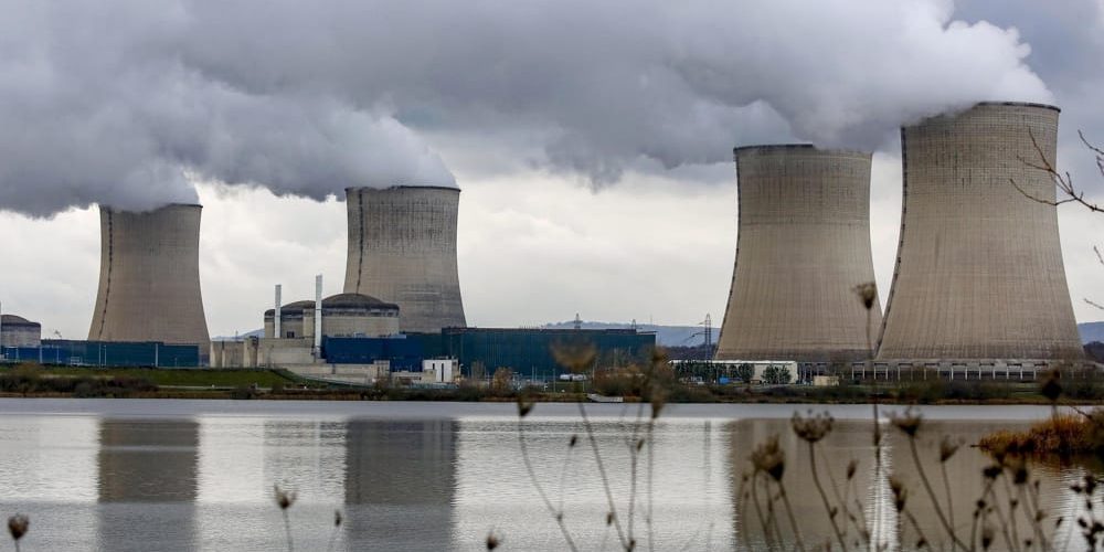 VAS, Verdi Ambiente e Società contro il provvedimento della Commissione Europea che classifica gas e nucleare come energie verdi.